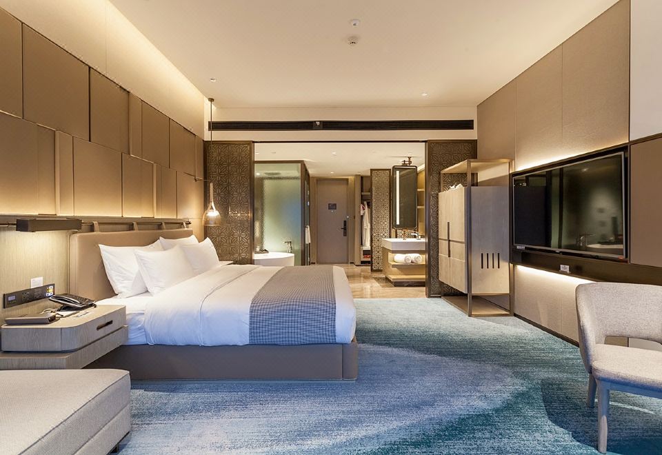 行政海景大床房（180度全落地窗看海景日出）