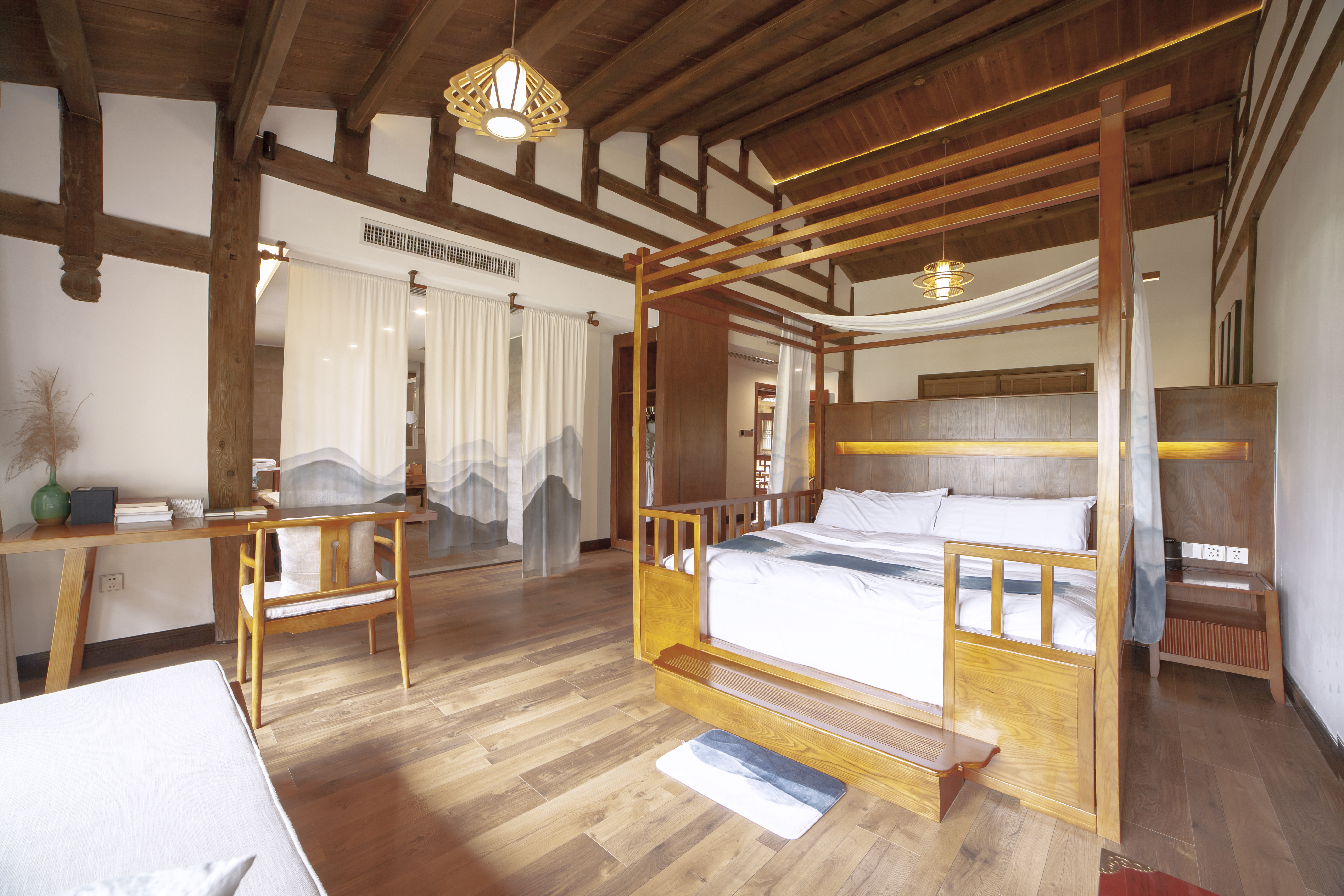 吊脚楼套房+地暖+浴缸+智能马桶