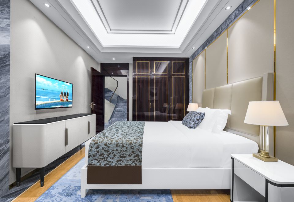 蝶型四房两厅别墅