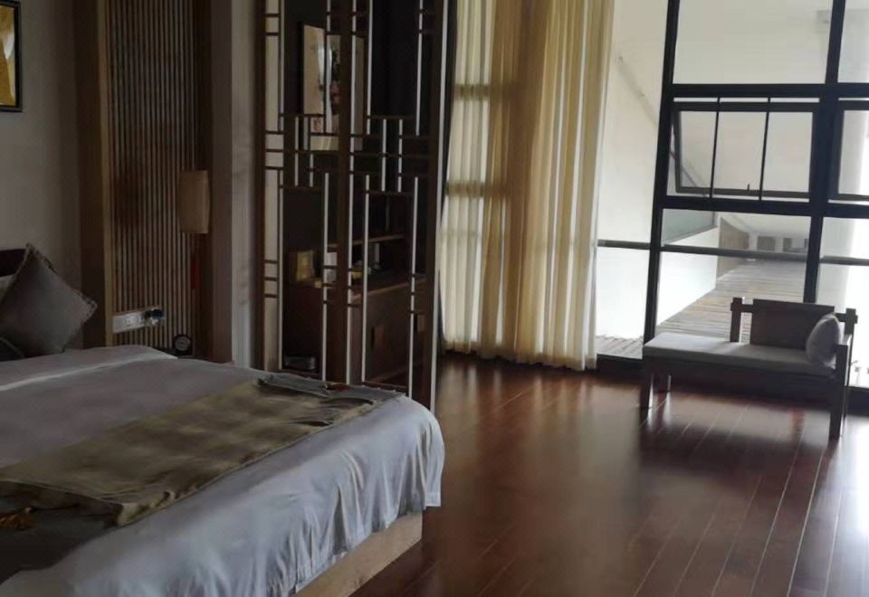 豪华养身大床房