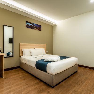 Bilik Standard Katil Saiz Queen (Tiada Tingkap) Kupon Orange Hotels Kuchai Lama