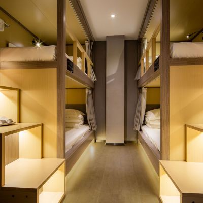 聚友·簡約四人房（僅女生入住） 何夜青年旅行飯店（西安鐘樓地鐵站店）優惠