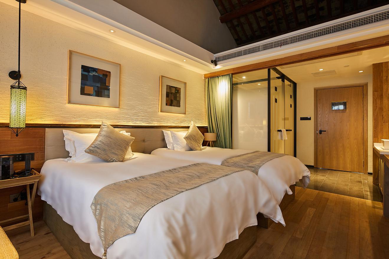 Yiman Hotel (Suzhou Guanqianjie Pingjiang Road Scenic Area)民国标准房（智能声控+小冰箱+乐家衞浴）