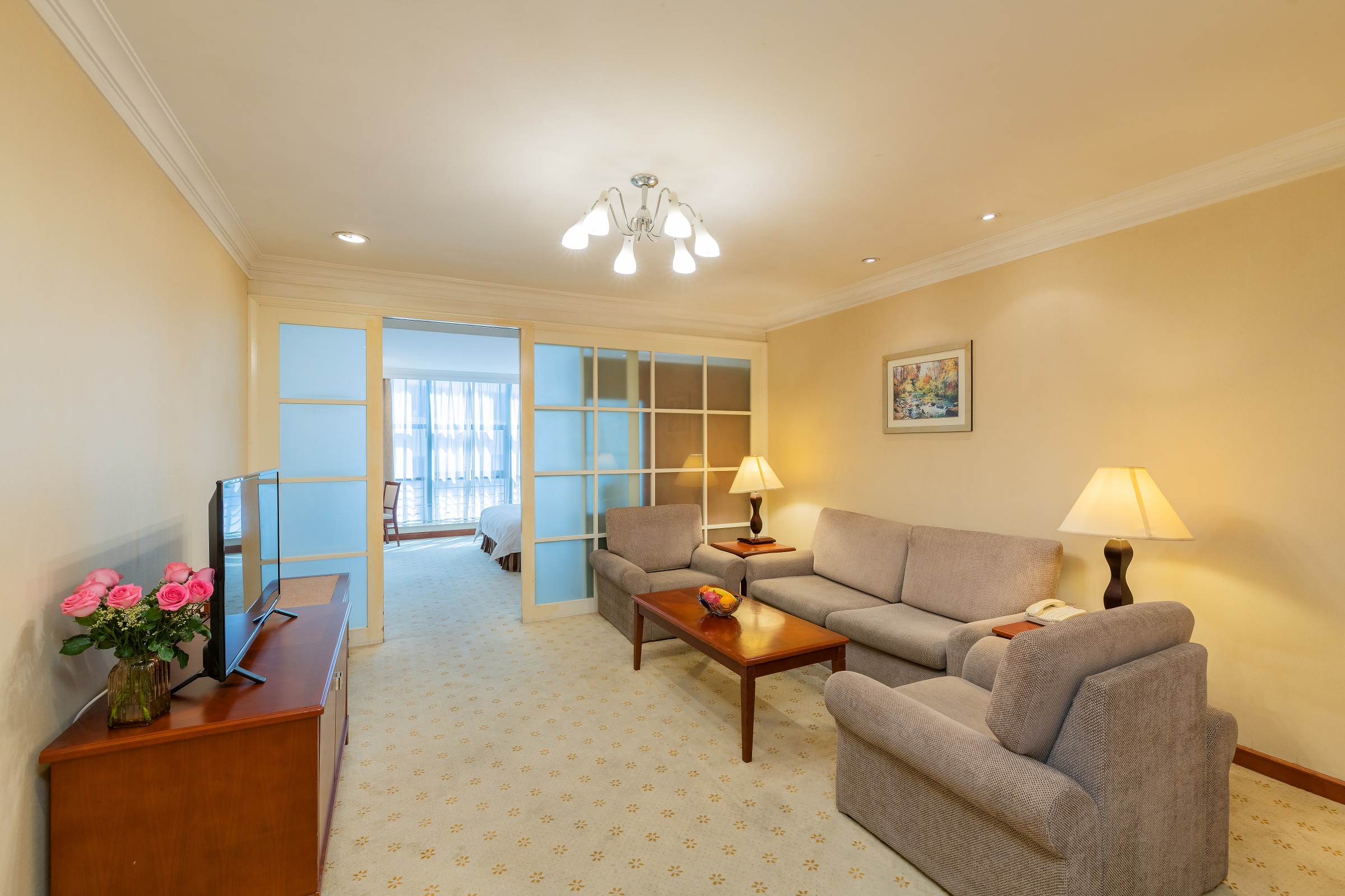 高級大床套房（一房一廳）