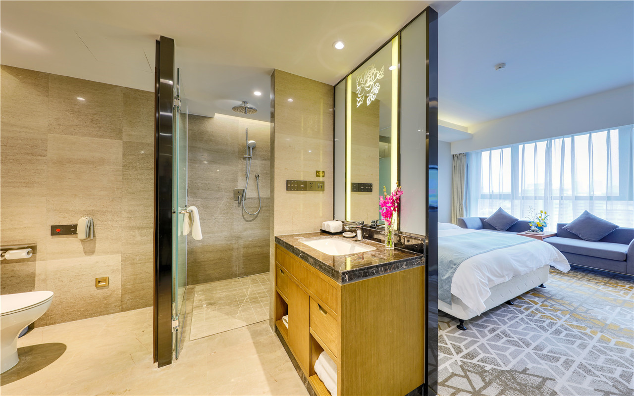 精选商务大床房「大空间Free +通透光感+双层隔噪玻璃」