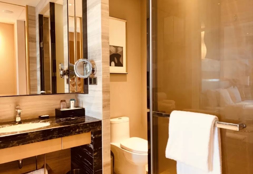 高級豪華大床房（俯瞰商業街景）