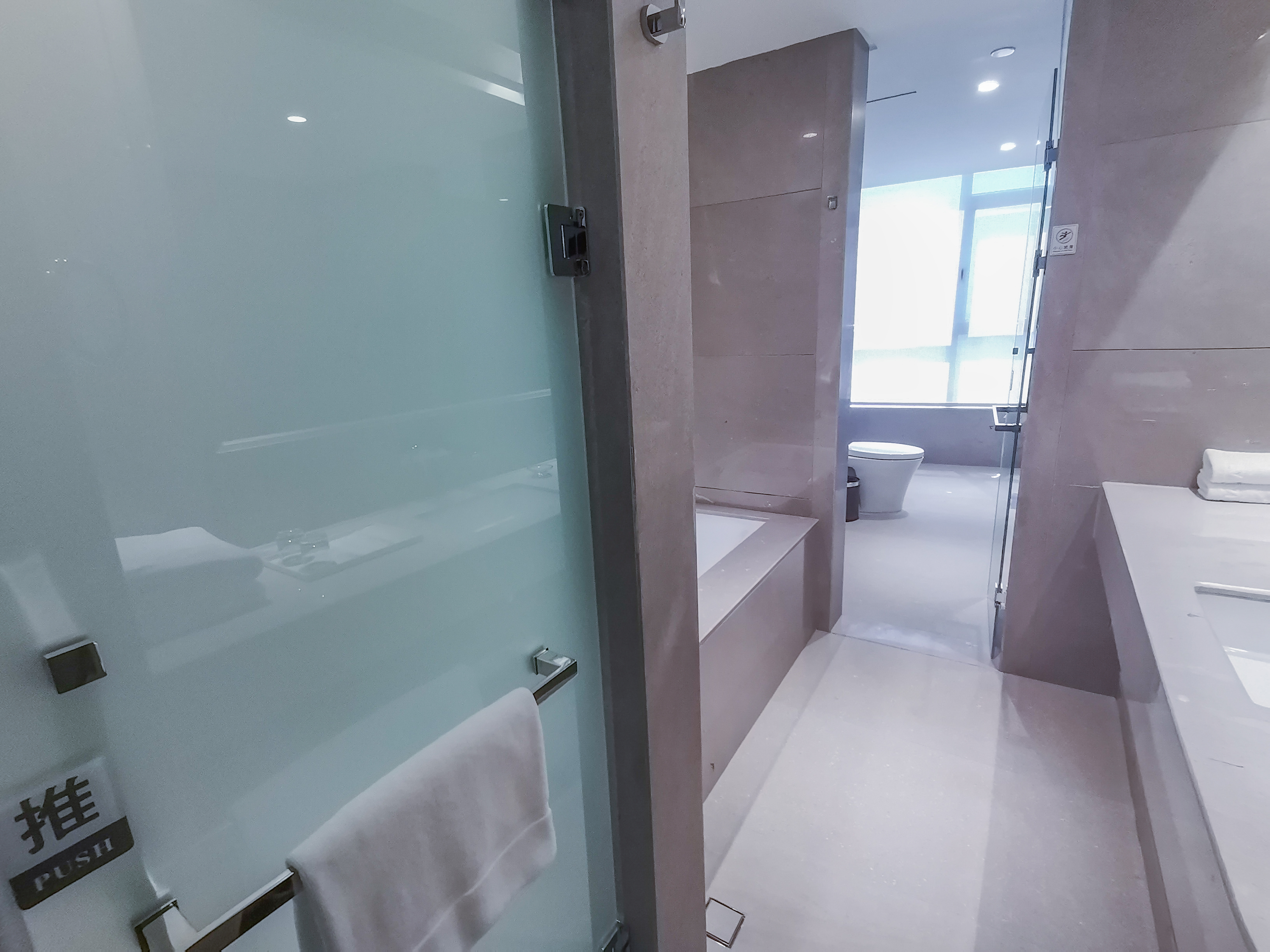 Sylvia Hotel豪华商务大床房（地暖）