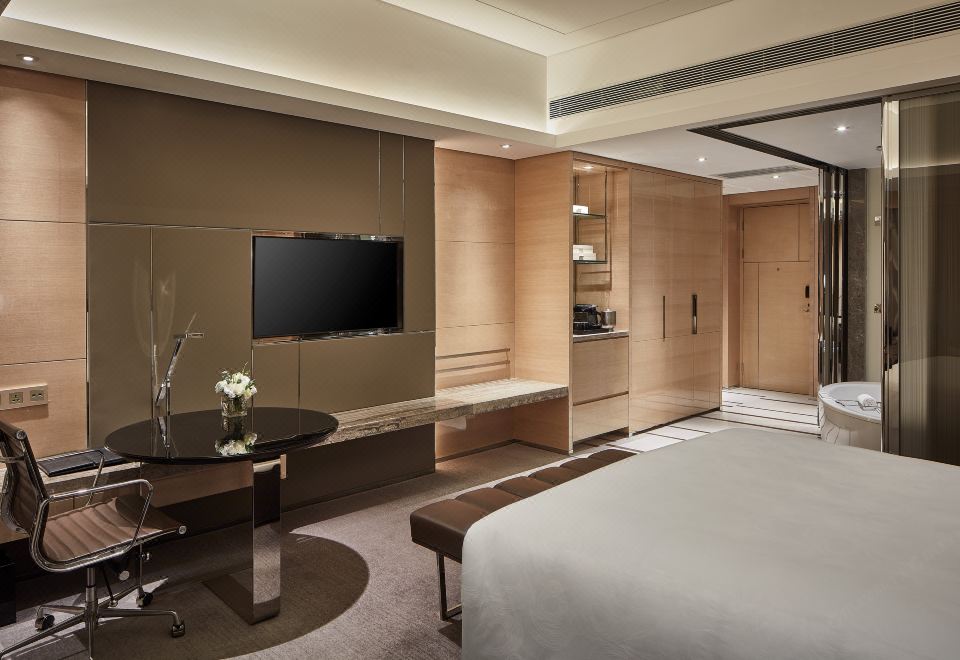 尊貴豪華大床房-盡覽繁華都市城景