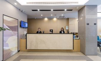 People are working at the front desk and reception area in a hotel lobby at Motel Hotel (Shanghai Changping Road Metro Station)