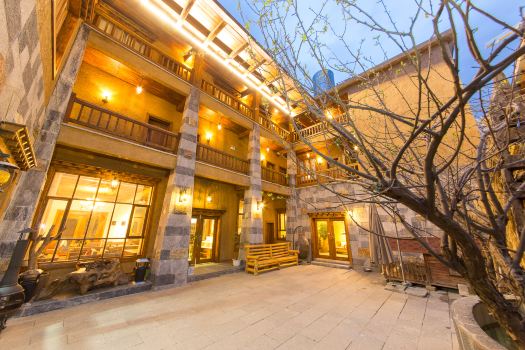 香格里拉澤丹旺姆藏別院(獨克宗古城月光広場)