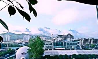 Zhangjiajie cloud creek zen hotel (railway station the tianmen mountain cableway)