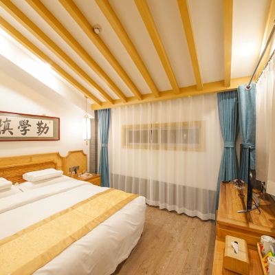 精緻大床房·老榆木傢俱 琵琶老店客棧（大同古城鐘樓店）優惠