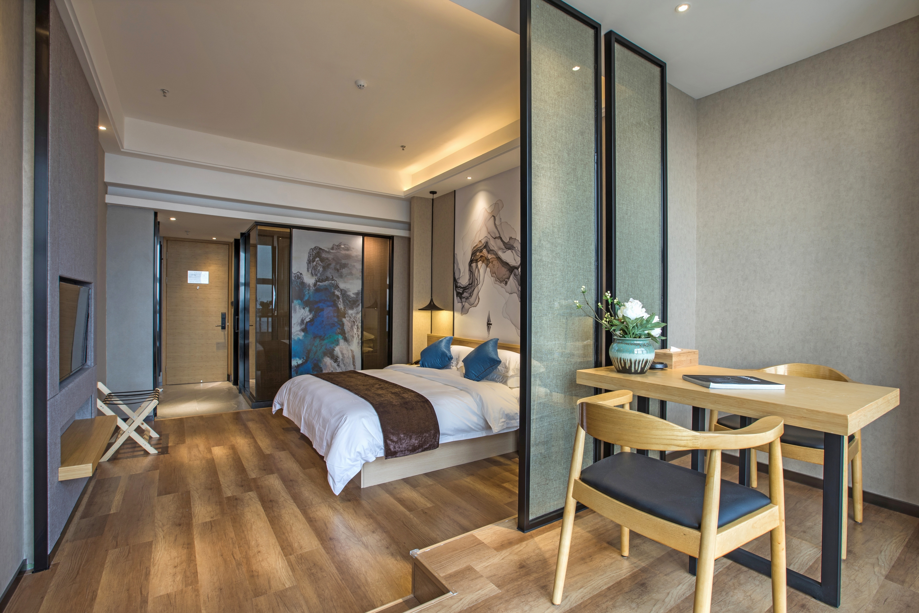 轻享大床房（高空落地城景+静逸睡眠）