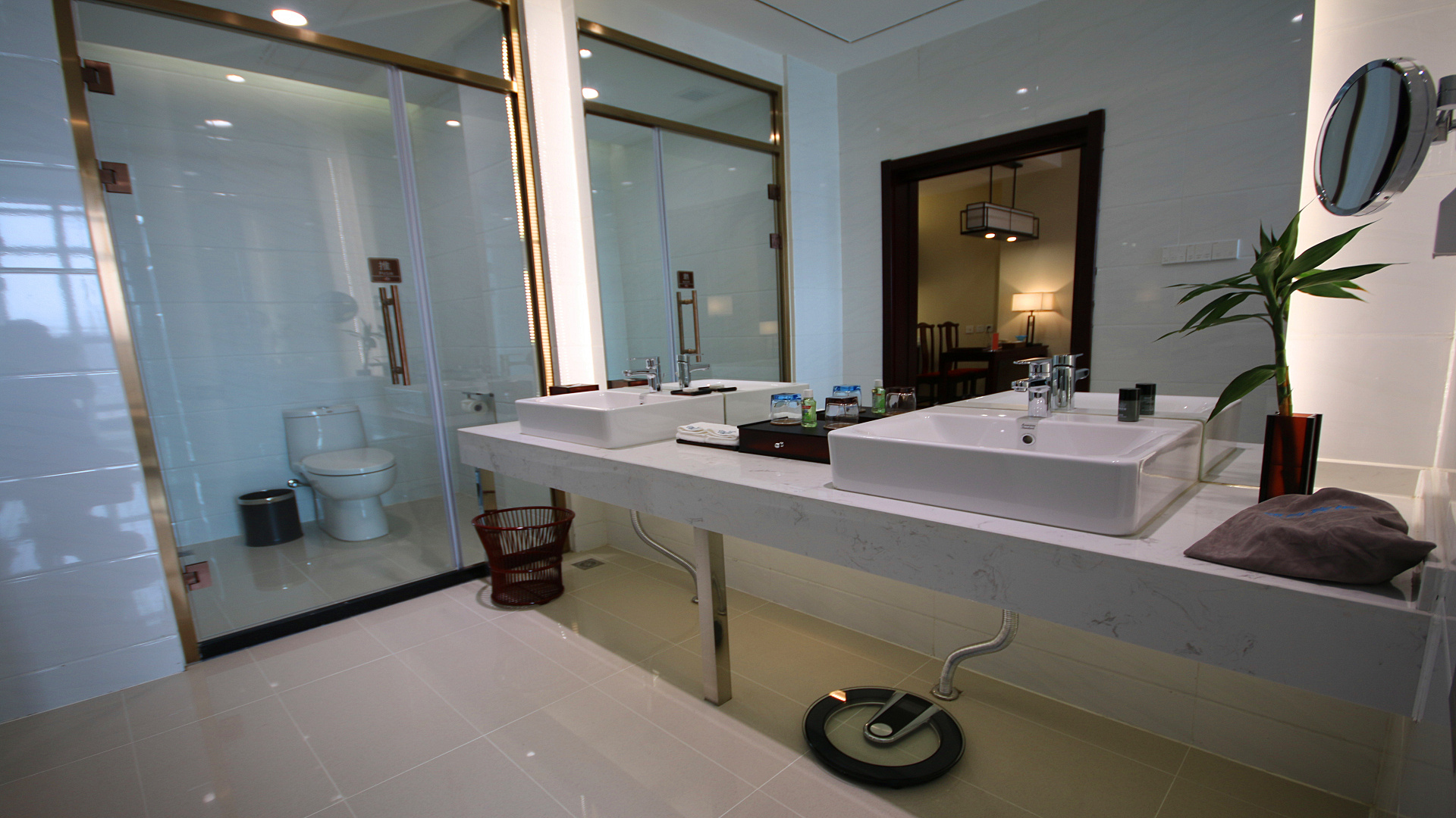 行政河景大床房