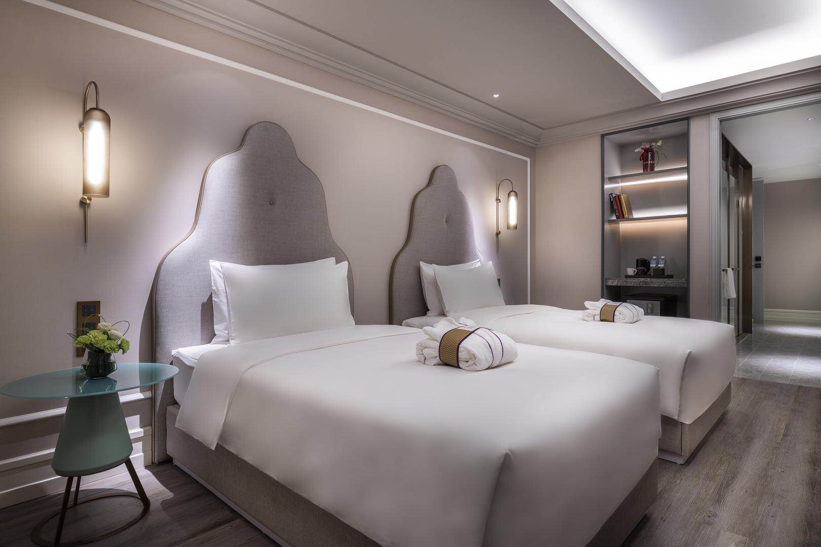 豪华双床房（落地窗+小冰箱+投屏电视）