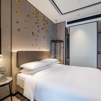 夜泊大床房（手機投屏+小冰箱+藍牙音響） 雲和夜泊飯店（上海虹橋樞紐國展中心店）優惠