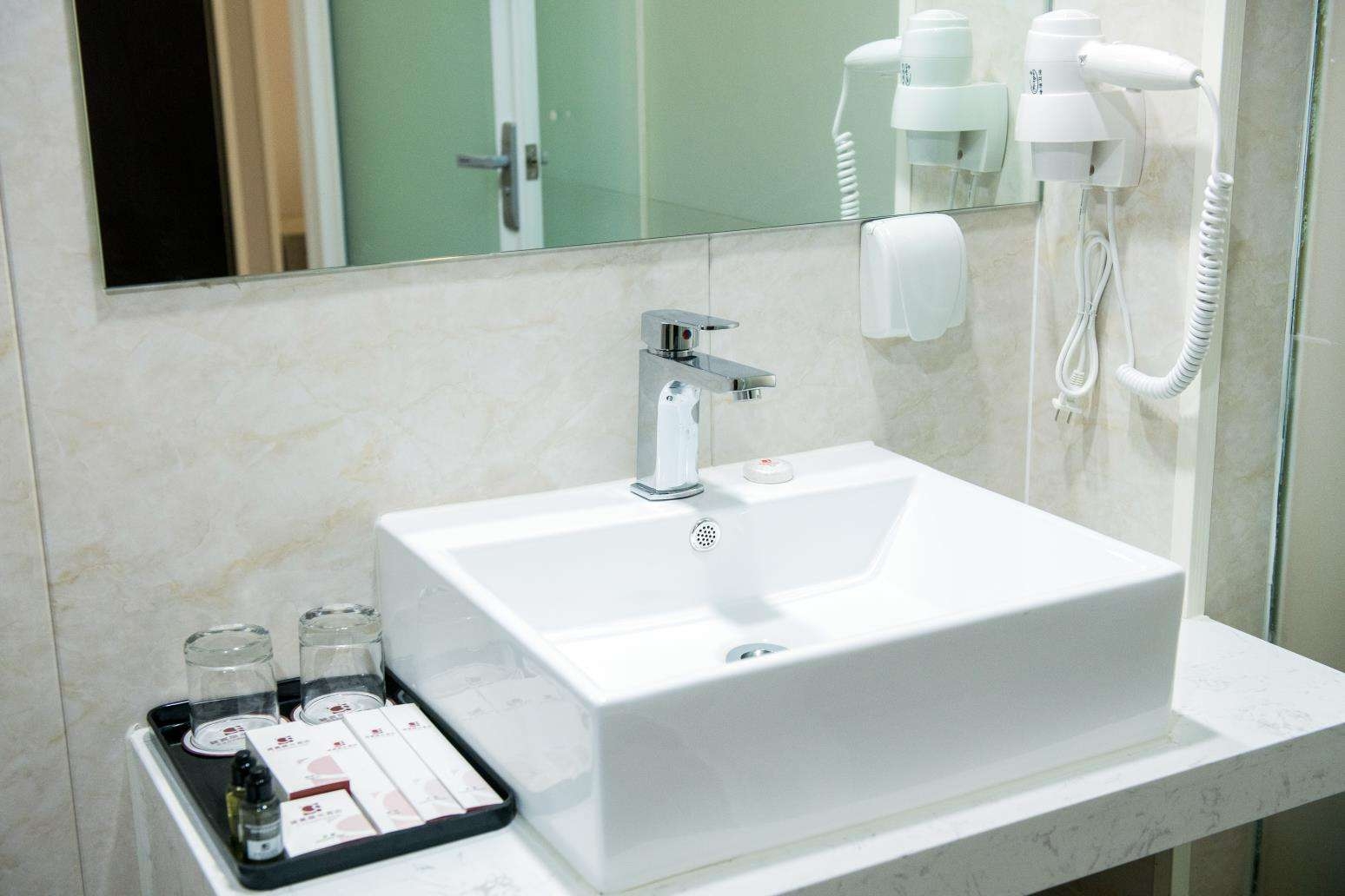 C.S. Sunshine Hotel阳光丽致大床房「舒适好眠」