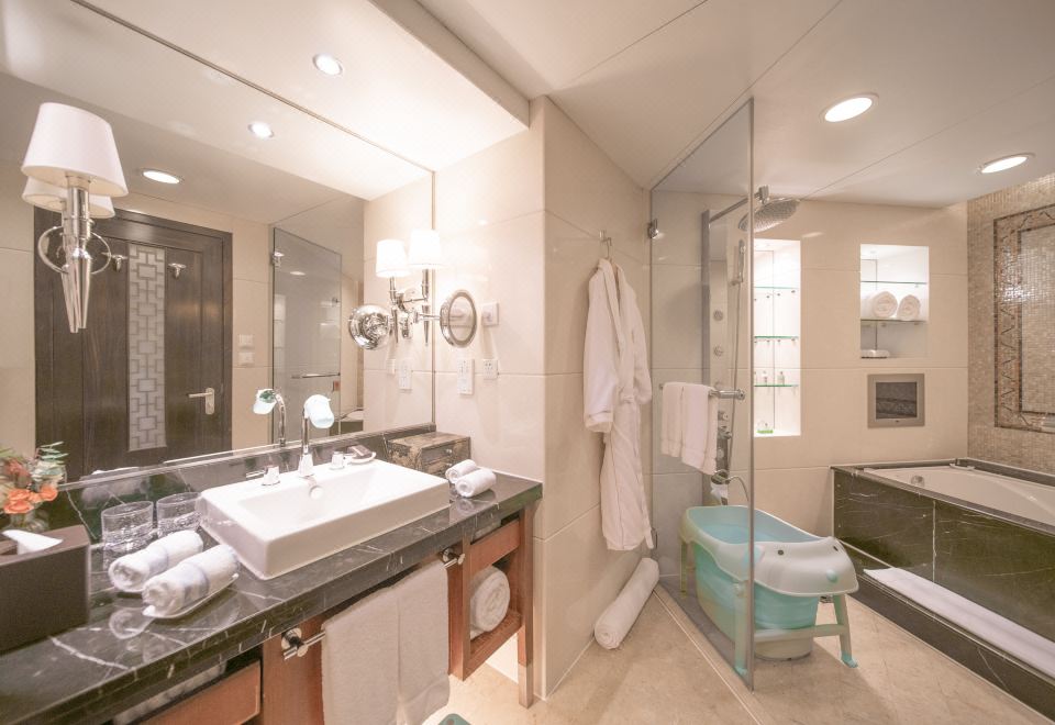 Zhongwei Green Lake HotelGreen Lake Deluxe Suite