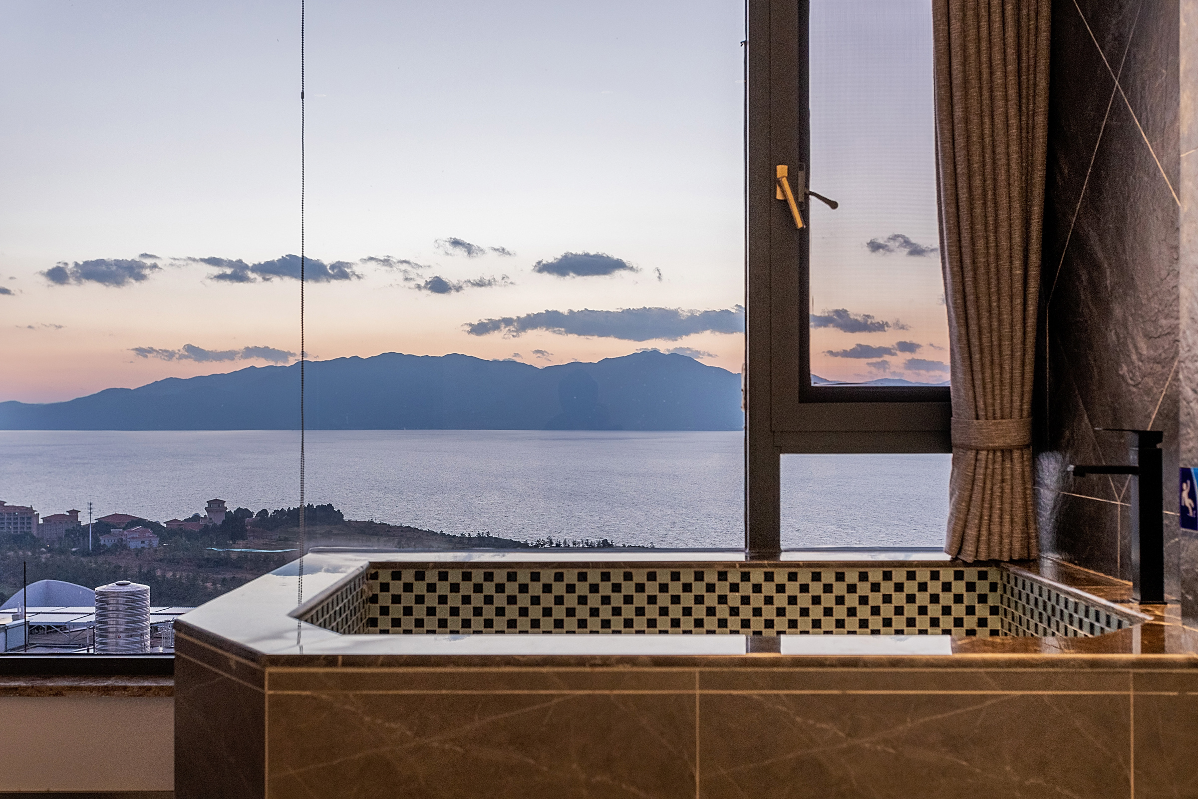 既见·全湖景泡池家庭套房+星空玻璃顶+帐篷