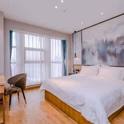 輕享城景大床房（寬闊明亮+專享書桌） 寬居飯店（成都寬窄巷子天府廣場店）優惠
