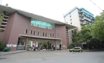 Yi Yang Yang Gudao Xiaoxiang Inn (Railway Station Wanjiali Plaza)