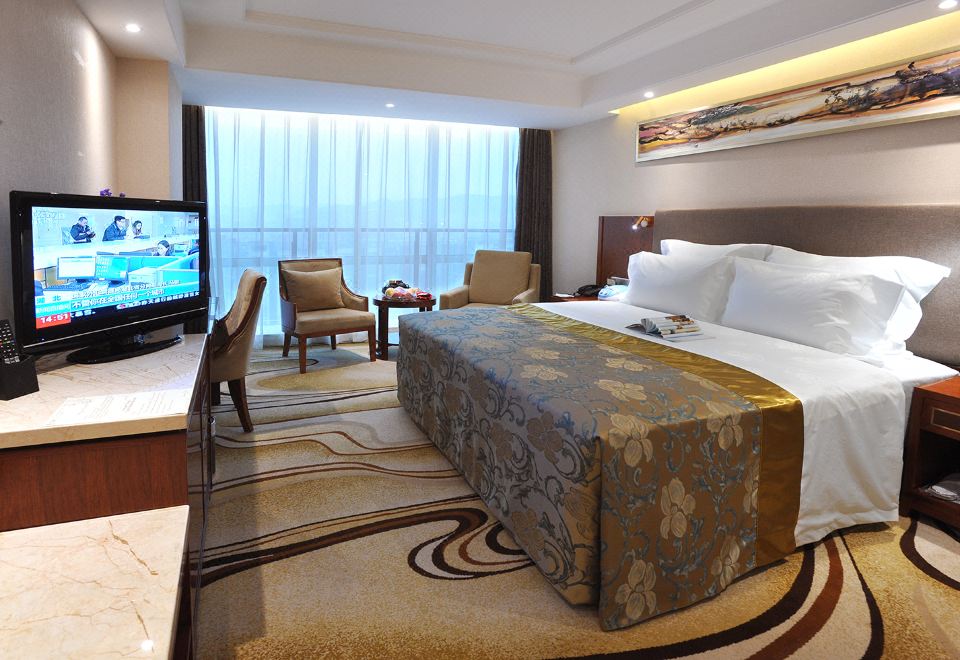 Shandong News Hotel (Quancheng Square Daming Lake Branch) Executive Queen Room
