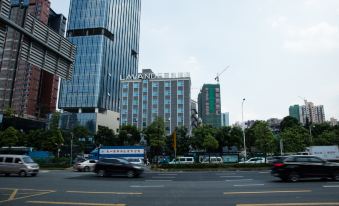 Lavande Hotel (Shenzhen North Railway Station Bantian Metro Station)