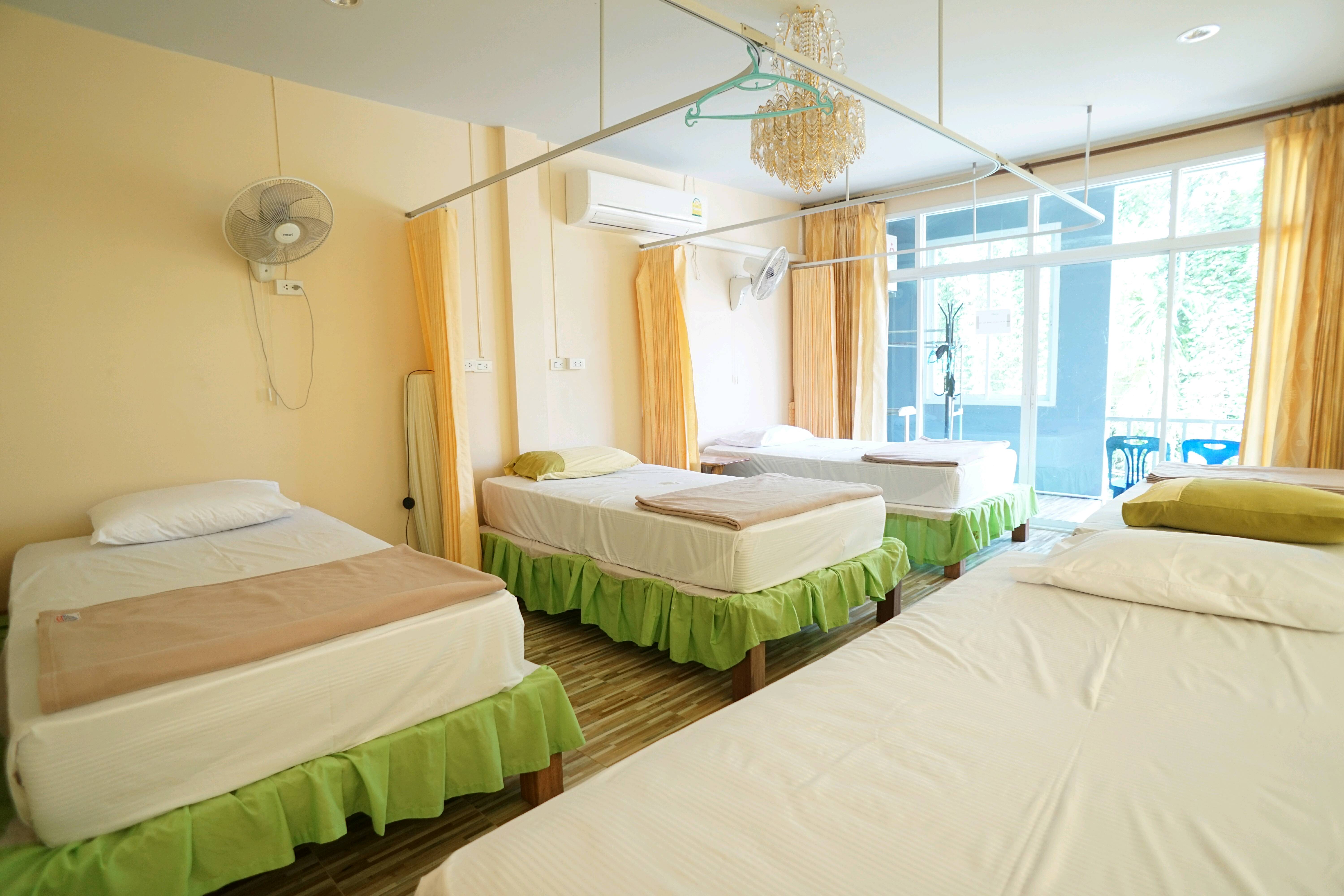 4人混合宿舍床位房