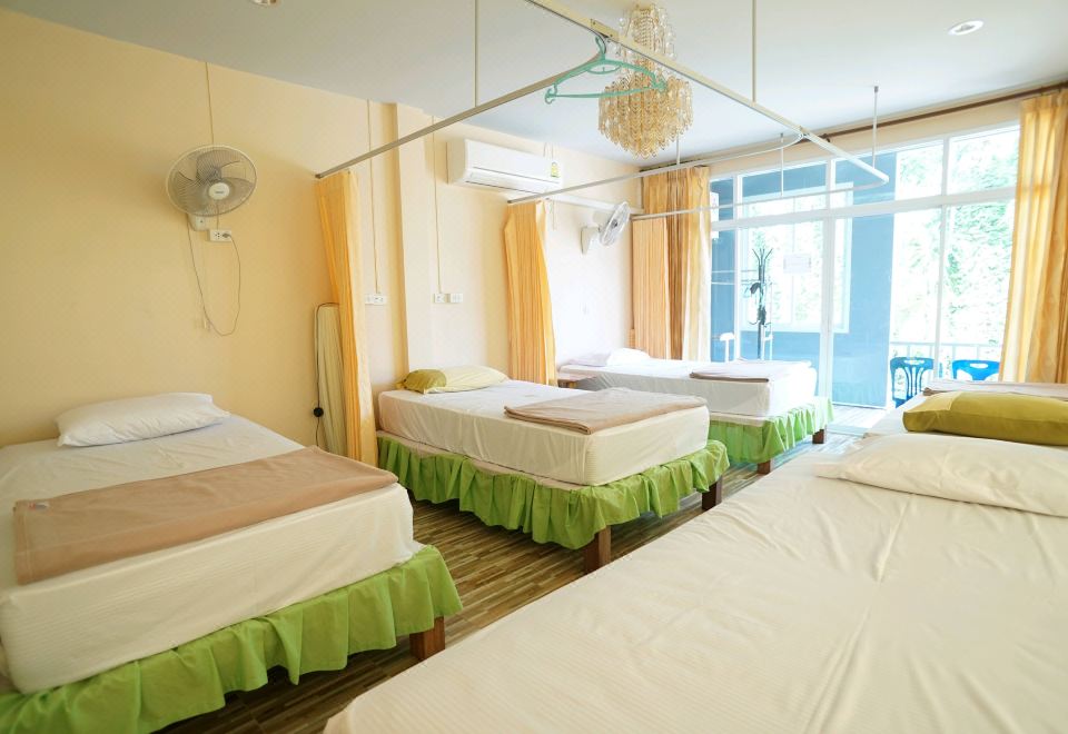 4人混合宿舍床位房