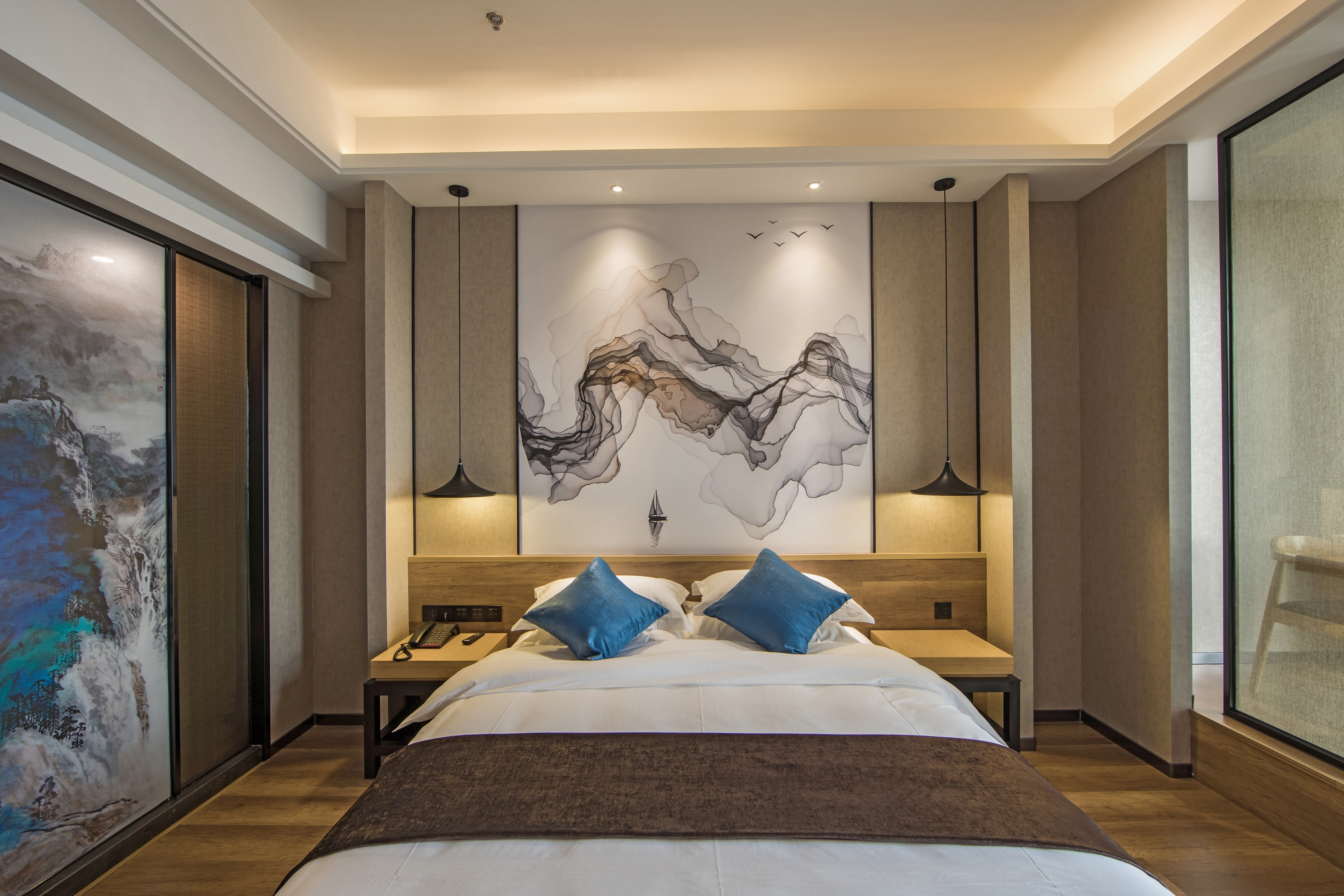 轻享大床房（高空落地城景+静逸睡眠）