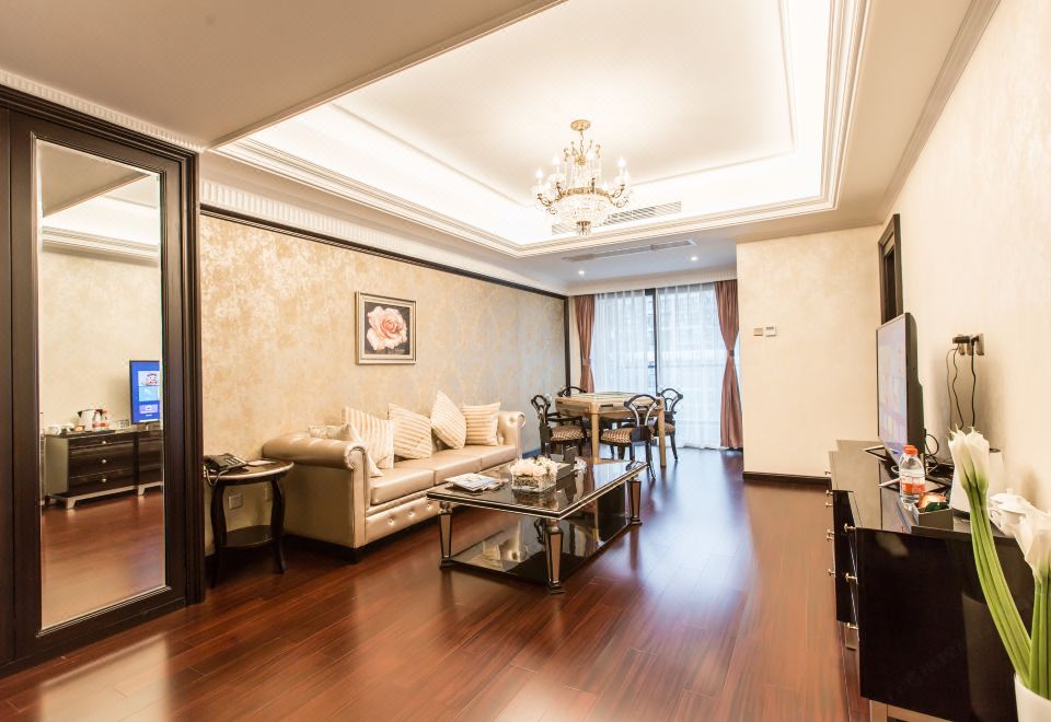 行政四人双卧套房（乳胶床垫+阳台+晾衣杆+小冰箱）