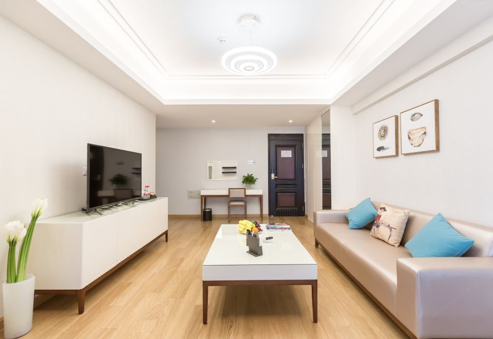 豪华四人双卧套房（乳胶床垫+阳台+晾衣杆+小冰箱）