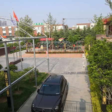 Jun Royal Pavilion Hotel