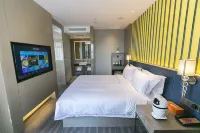 Modern Crystal Hotel (Baoding Railway Station)