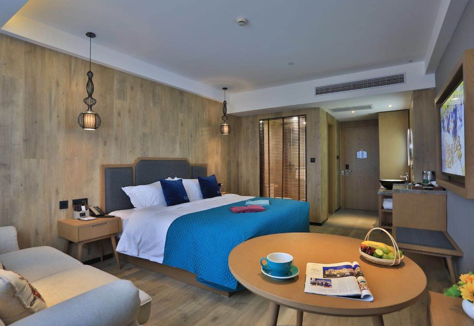 麗豪大床房（手機投屏+小冰箱）