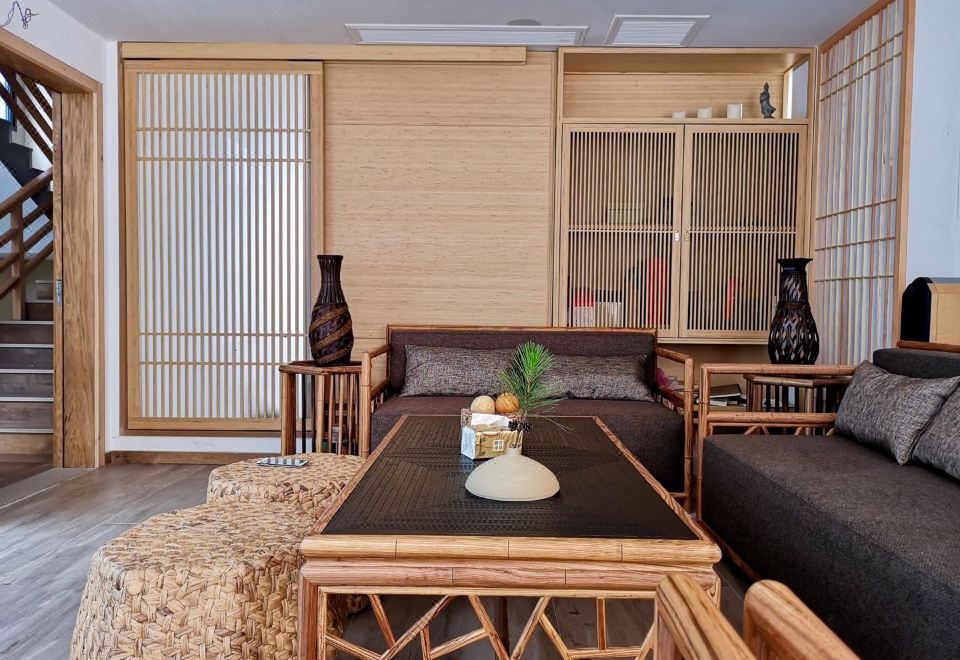 Qixian Two-Bedroom Suite With A Living Room