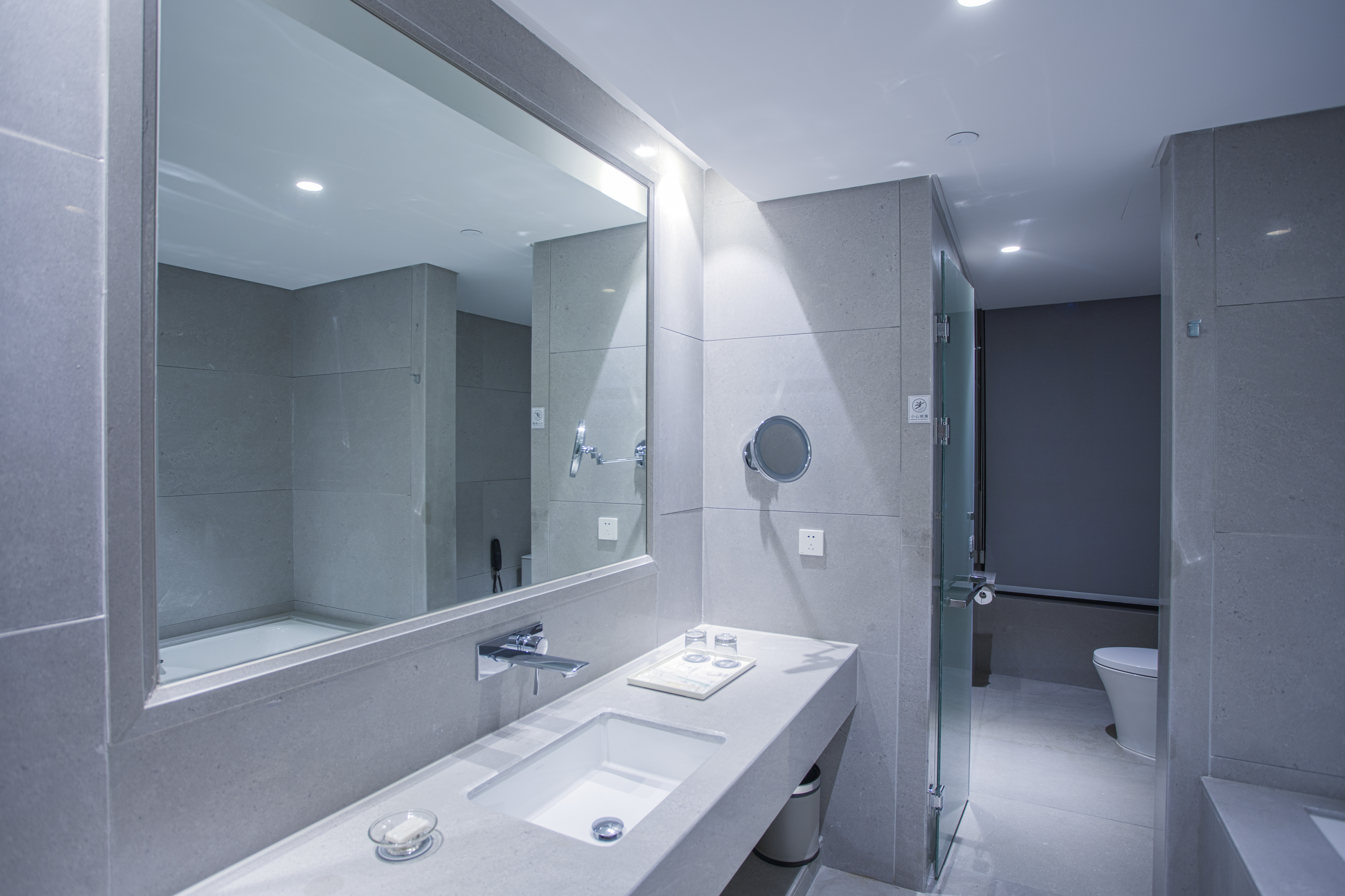 Sylvia Hotel豪华海景双床房（地暖）