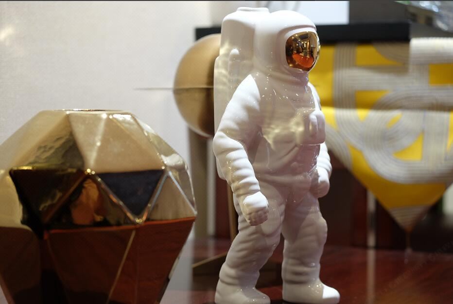 4D环绕立体声影咖房（乳胶床垫+阳台+晾衣杆+小冰箱）