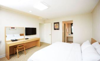 Chuncheon Bears Tourist Hotel