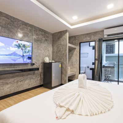 Superior Double Room with Terrace and City View