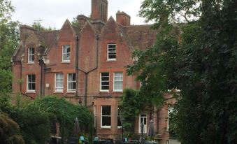 Ebury Cottages & Apartments