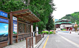 Wutaishan Yunfeng Hotel (Zhenrong Temple Branch)