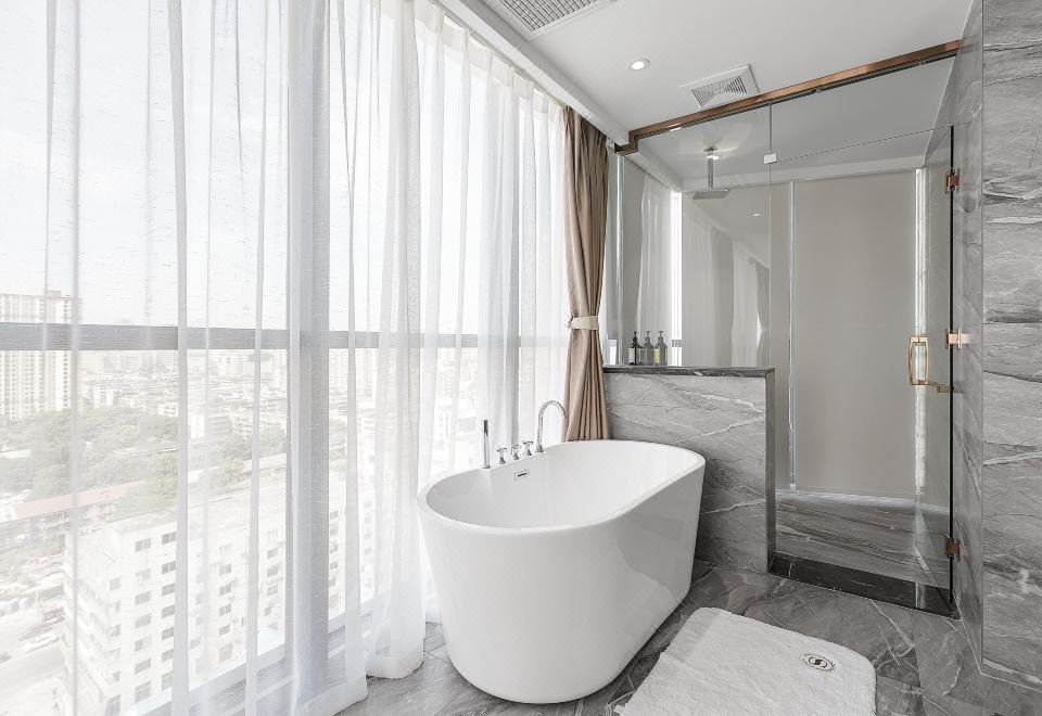 270度奢景榻榻米套房（高空浴缸+全景落地窗）