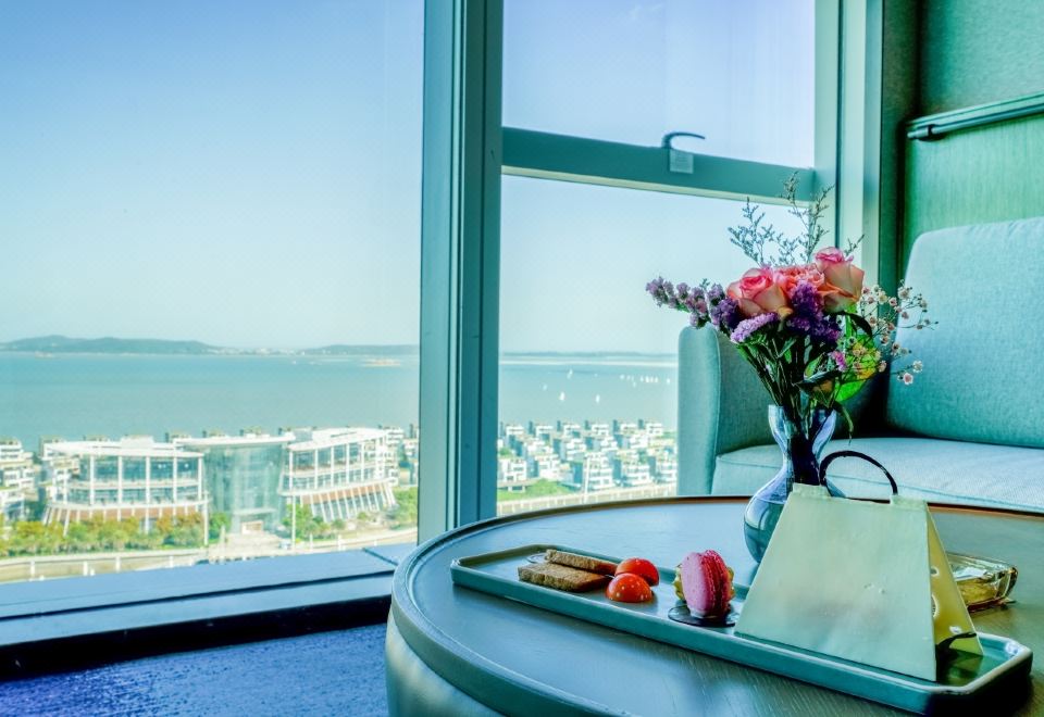 行政海景大床房（180度全落地窗看海景日出）