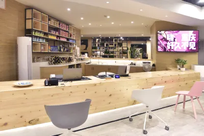 Smiley's Long Time No See Hostel (Chongqing Crown Grand Escalator Lianglukou Metro Station Branch） Hotels in 