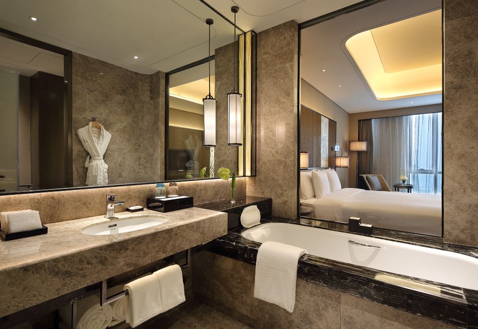 Wanda Realm Tai'anDeluxe Executive Double Bed Room (Joyful Time + City View + Private Bathtub)