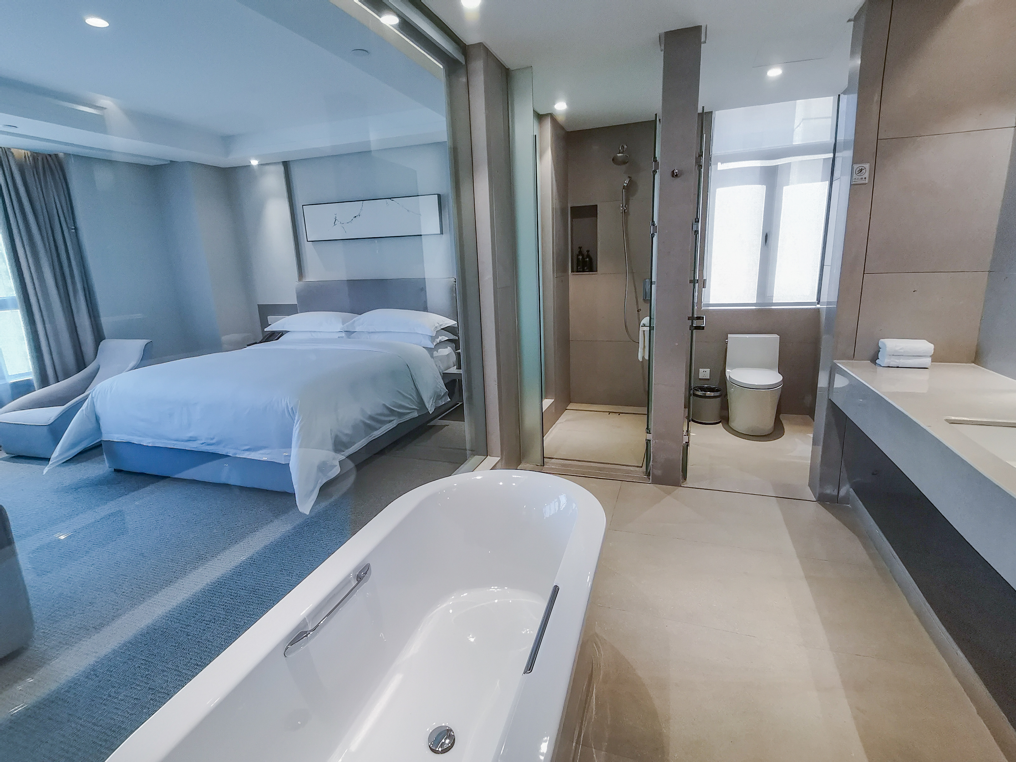 Sylvia Hotel豪华城景大床房（地暖）