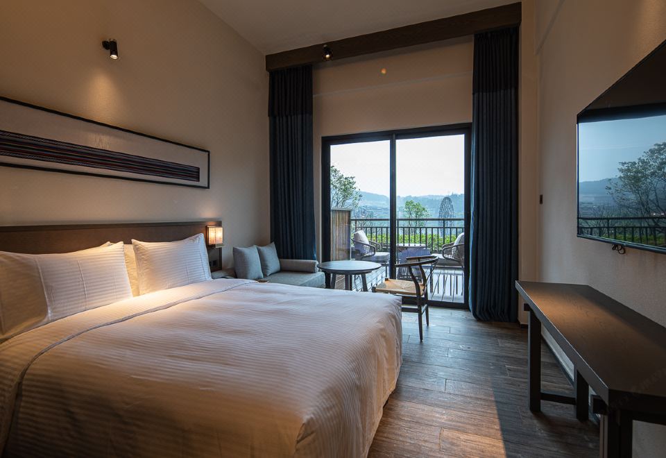 阳台豪华大床房