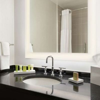 Hearing Accessible Executive Level King Room with Bathtub