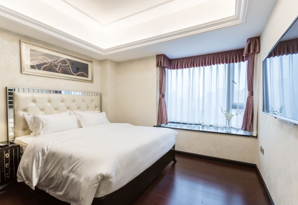 行政四人双卧套房（乳胶床垫+阳台+晾衣杆+小冰箱）